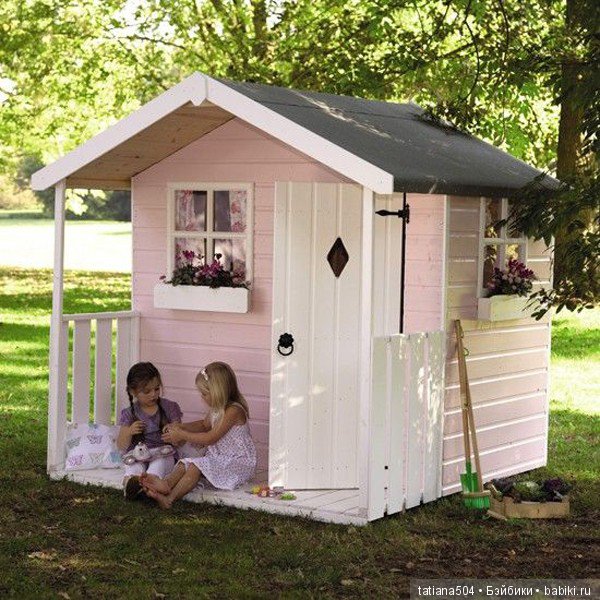 В кукольном домике тоже зажигают свет