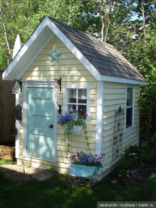 В кукольном домике тоже зажигают свет