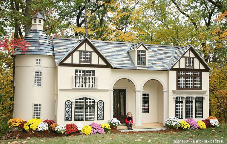 В кукольном домике тоже зажигают свет