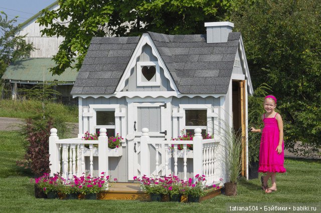 В кукольном домике тоже зажигают свет