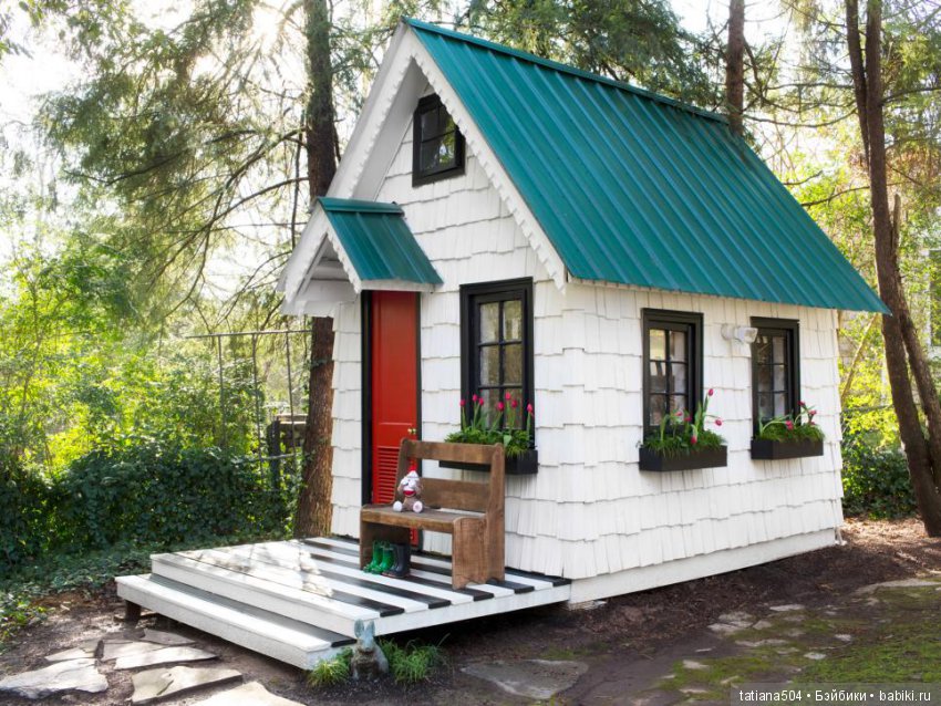 В кукольном домике тоже зажигают свет