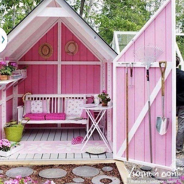 В кукольном домике тоже зажигают свет