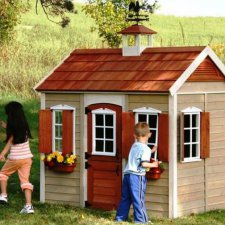 В кукольном домике тоже зажигают свет