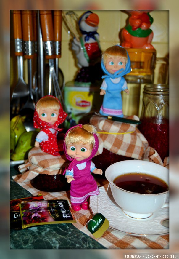 Всех всех с Днем Варенья — Куклы Маша и Медведь (Simba): Маша в кармашке