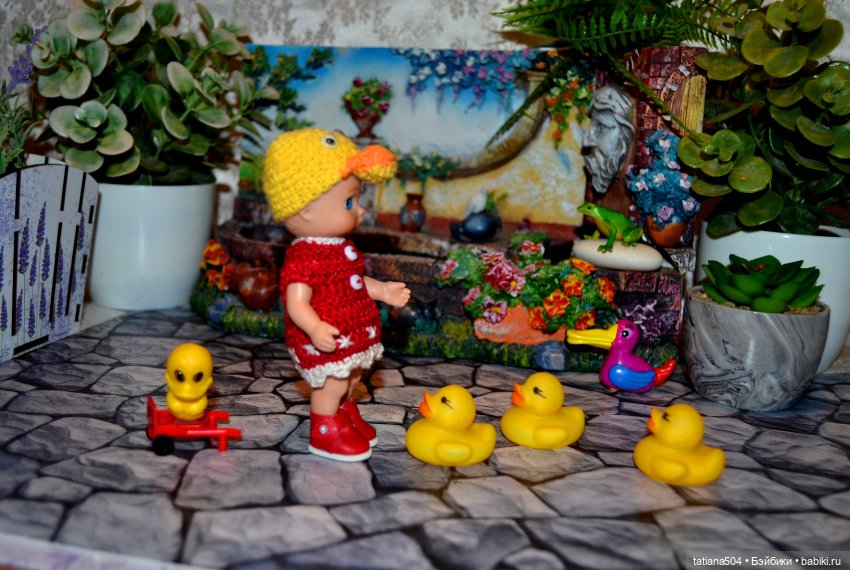 В нашем чудо-садике чудо-куколки живут