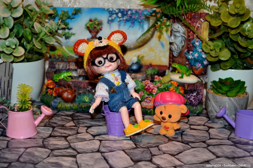 В нашем чудо-садике чудо-куколки живут