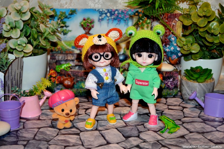 В нашем чудо-садике чудо-куколки живут
