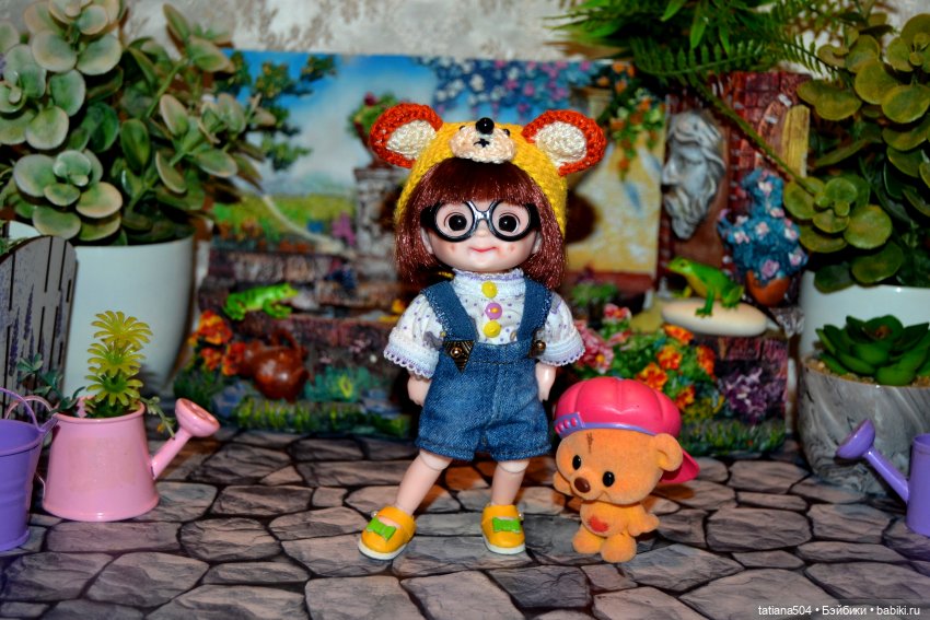 В нашем чудо-садике чудо-куколки живут