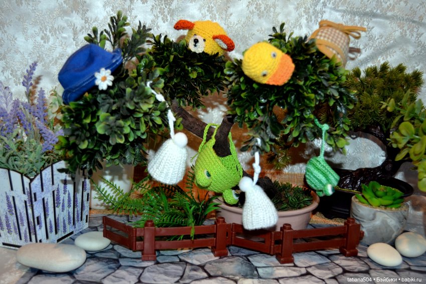 В нашем чудо-садике чудо-куколки живут