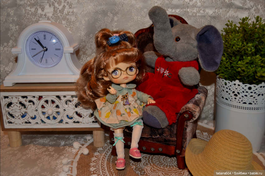 «Макаронное дерево», дерево счастья или слоновьи уши (фото 3)