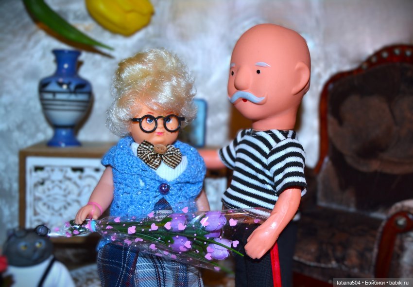О тюльпанах и о женщинах — Коллекции игровых кукол (Playline): фото полок (фото 5)
