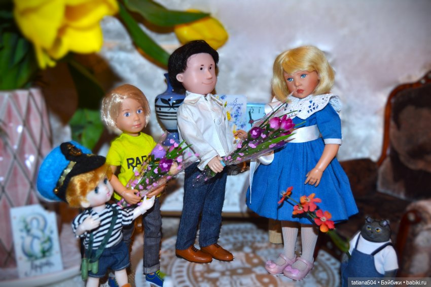 О тюльпанах и о женщинах — Коллекции игровых кукол (Playline): фото полок (фото 9)