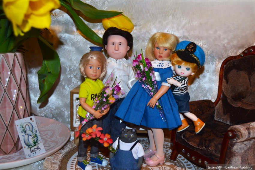 О тюльпанах и о женщинах — Коллекции игровых кукол (Playline): фото полок (фото 10)
