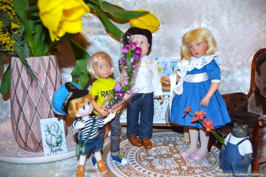 О тюльпанах и о женщинах — Коллекции игровых кукол (Playline): фото полок (фото 8)