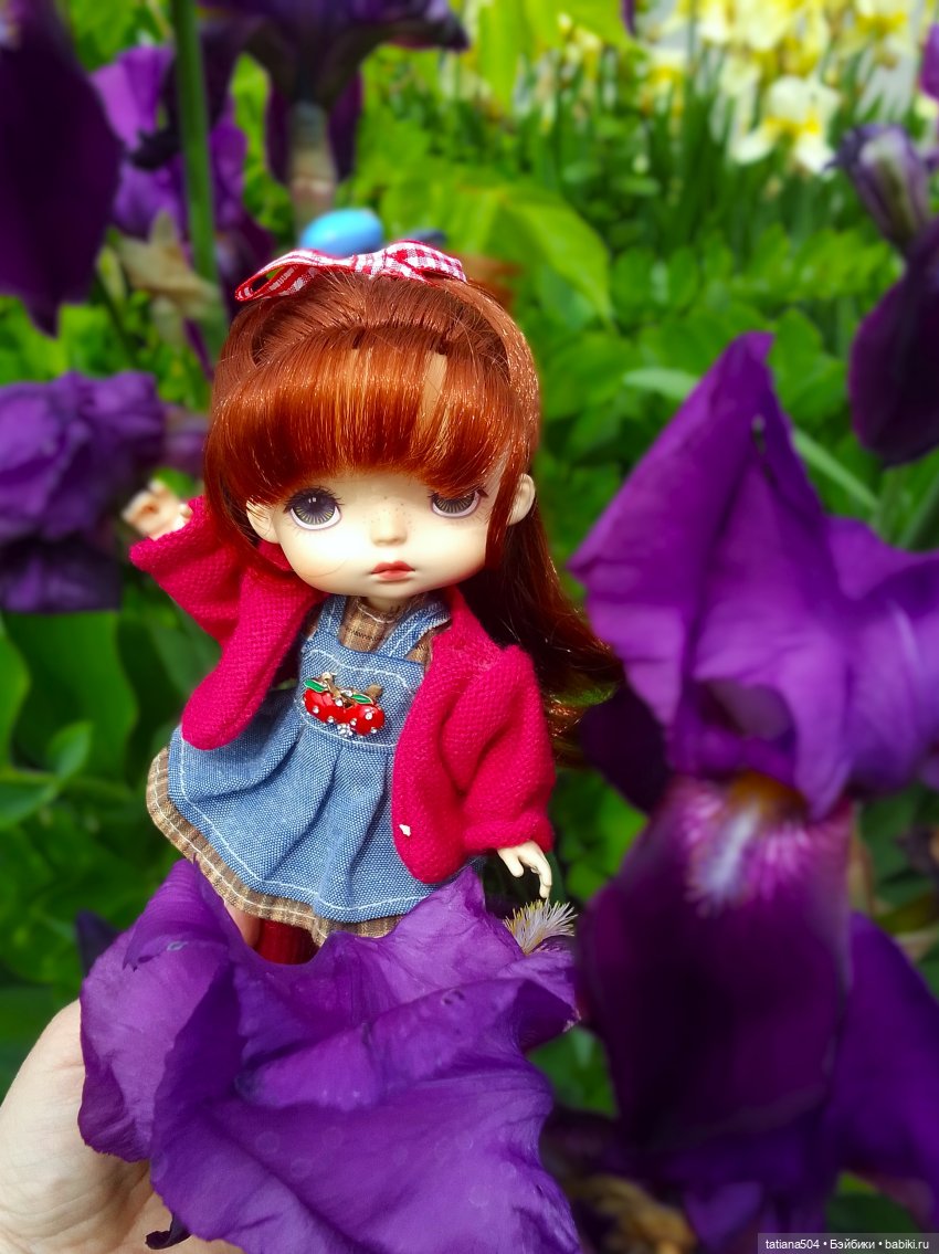 Белла в саду разноцветных Ирисов, часть 2