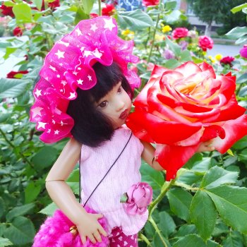 Девочки  в цветочках