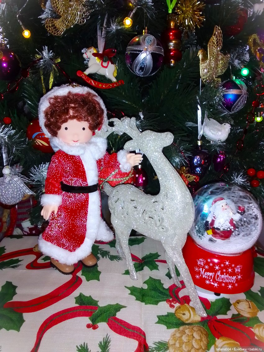 Рождество, красный Кардинал и малышка Петси