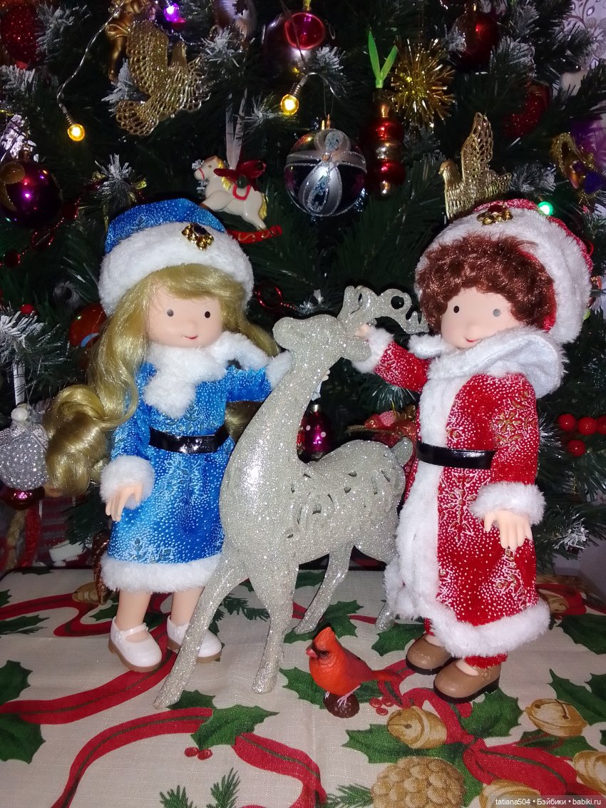 Рождество, красный Кардинал и малышка Петси