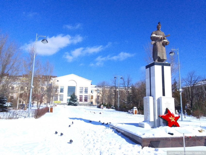 Как с нами февраль прощался, гуляли с Аришой и Машей