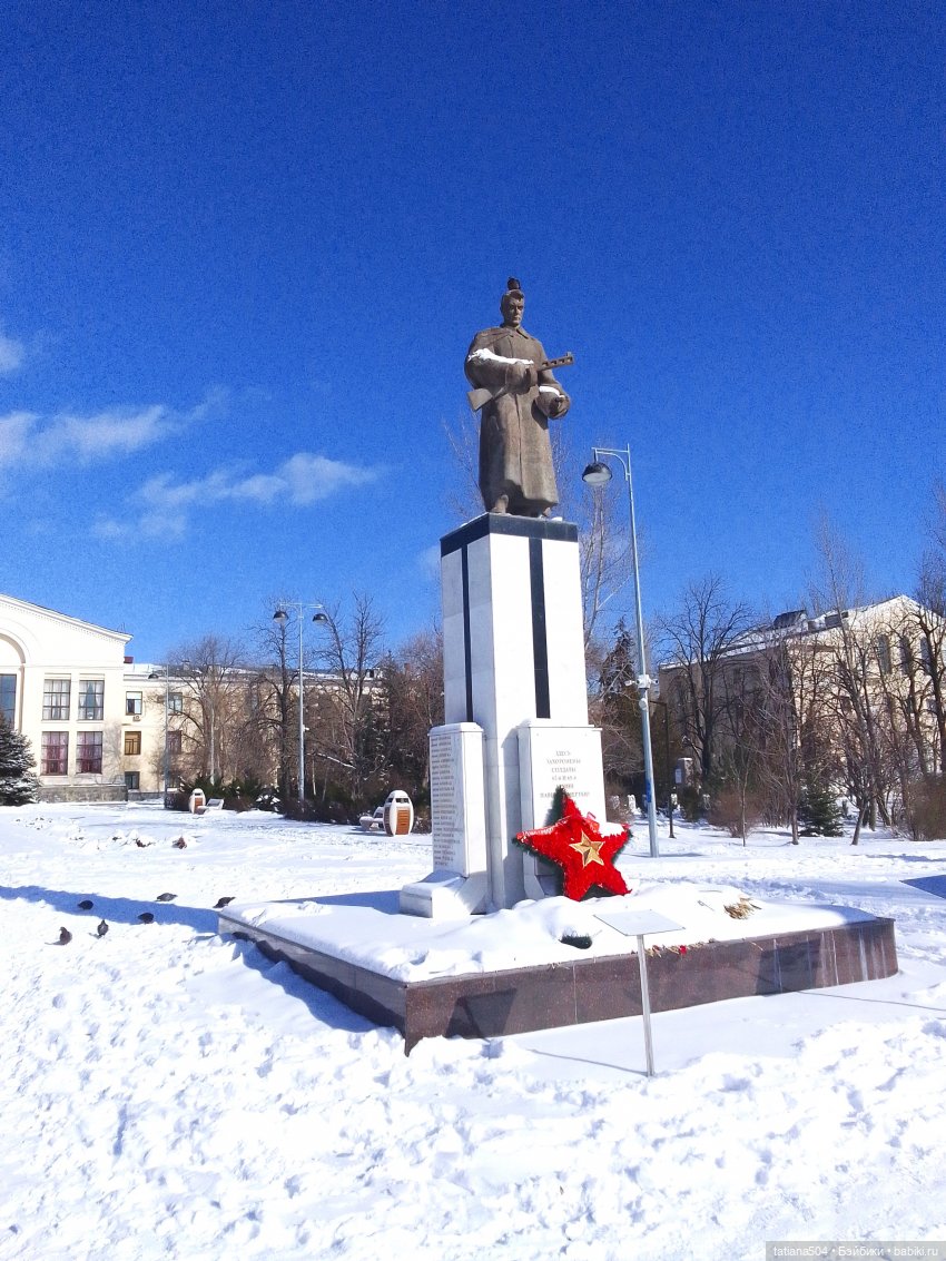 Как с нами февраль прощался, гуляли с Аришой и Машей