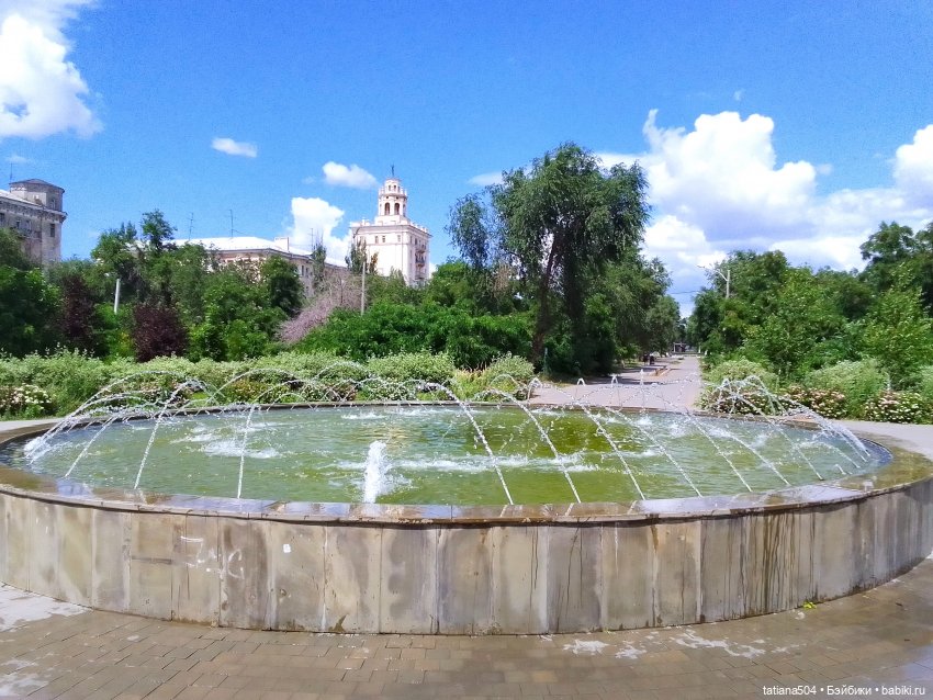 Каникулы Маруси – купание в фонтане