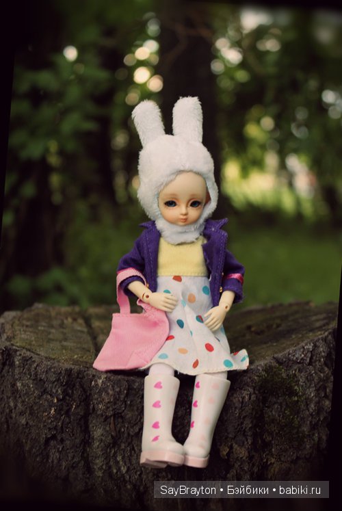 Зайка на прогулке