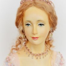 Друзья! В мире огромное количество изображений Золушки. У меня есть своя - фарфоровая кукла