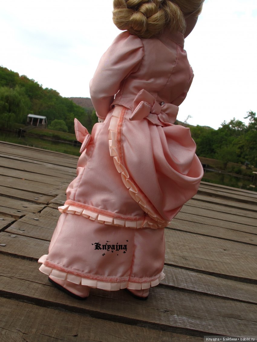 Нежная застенчивая школьница времен Нового Света. Амелия A Girl for All Time