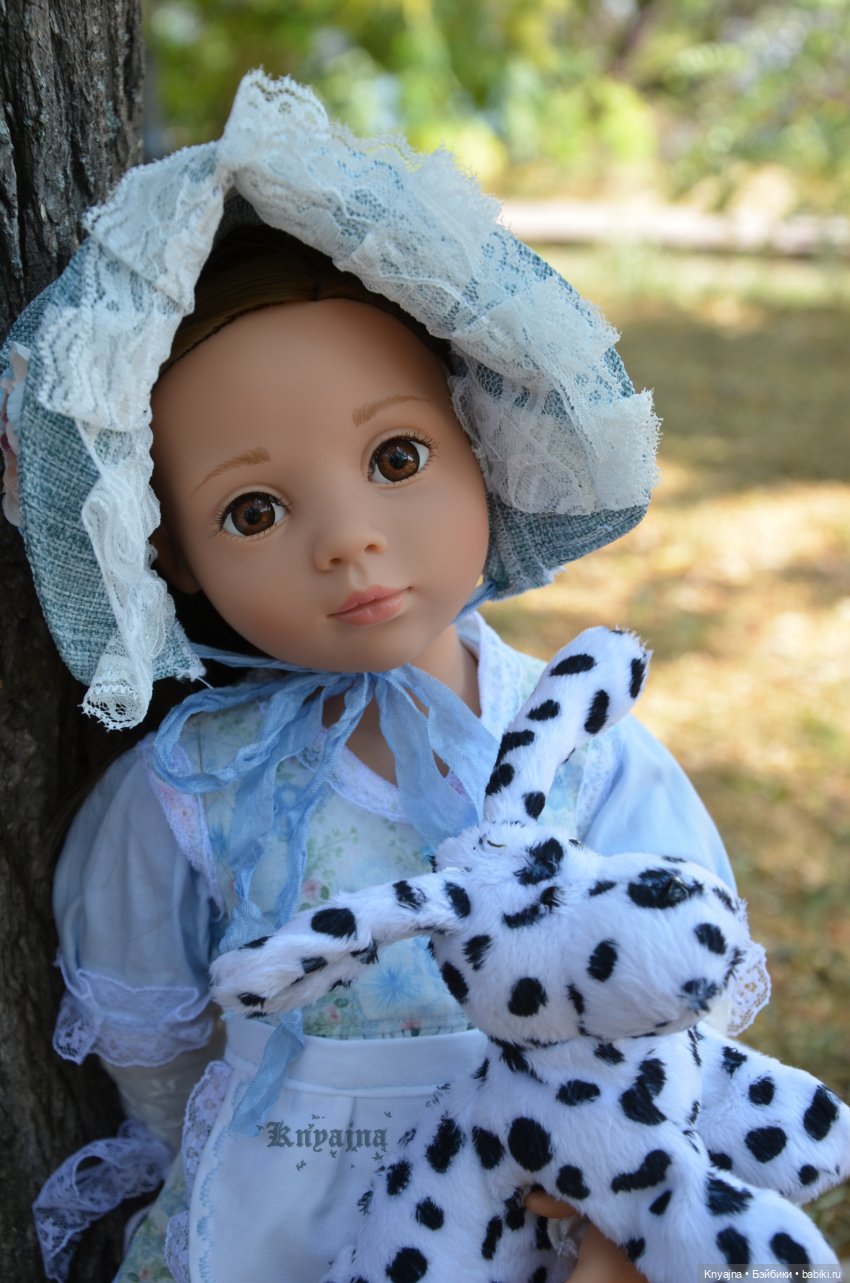 Очаровательная Софи в позднем теплом, сладком августе или девочка с корзиной белья