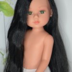 Брюнетка Ллоренс (Llorens) с зелеными глазками и прямыми волосами. нюанс