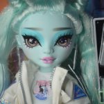 Rainbow High, Shadow High, Зоуи Электра, нрфб