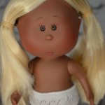 Мия мини от Nines d'Onil, мулатка с хвостиками блонди