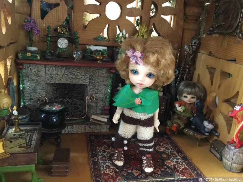 Тайни рассматривает костюмчики Джуди и Рин. Fairyland, pukifee, realpuki