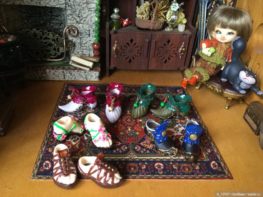 Тайни рассматривает костюмчики Джуди и Рин. Fairyland, pukifee, realpuki