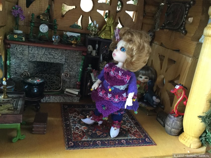 Тайни рассматривает костюмчики Джуди и Рин. Fairyland, pukifee, realpuki (фото 3)