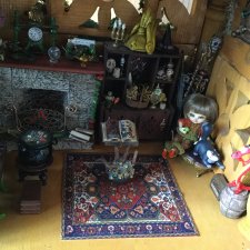 Тайни рассматривает костюмчики Джуди и Рин. Fairyland, pukifee, realpuki