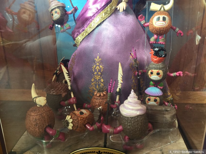 Мегара с какамора. Disney limited edition dolls (фото 4)