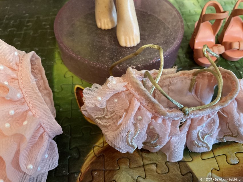 Rainbow 28 см. Обувь от других кукол (фото 3)