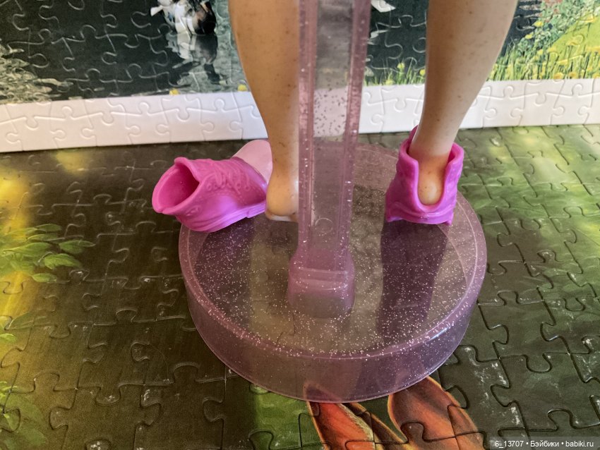 Rainbow 28 см. Обувь от других кукол