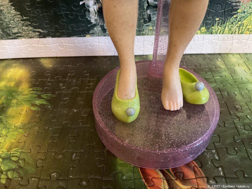 Rainbow 28 см. Обувь от других кукол