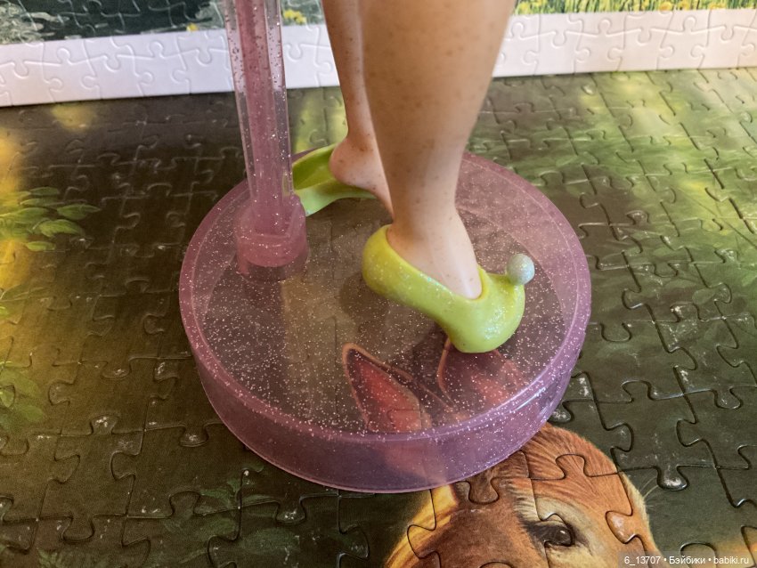 Rainbow 28 см. Обувь от других кукол