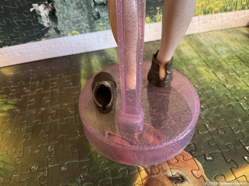 Rainbow 28 см. Обувь от других кукол