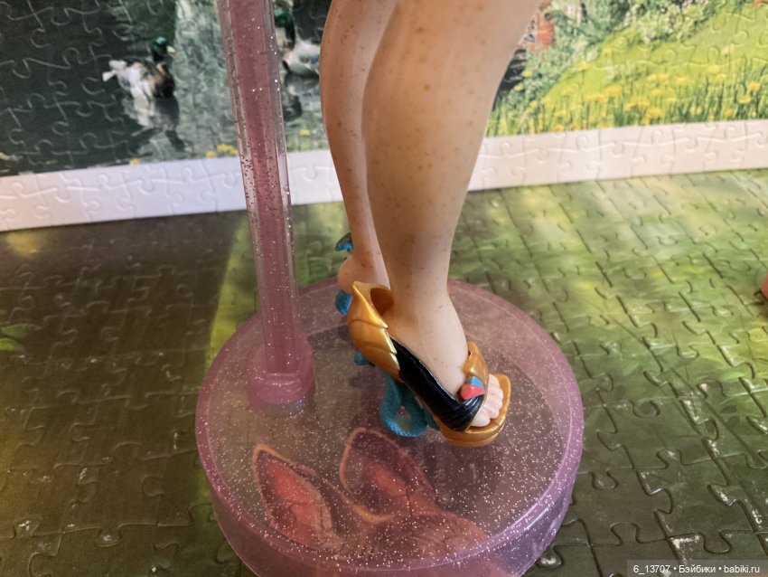 Rainbow 28 см. Обувь от других кукол (фото 5)