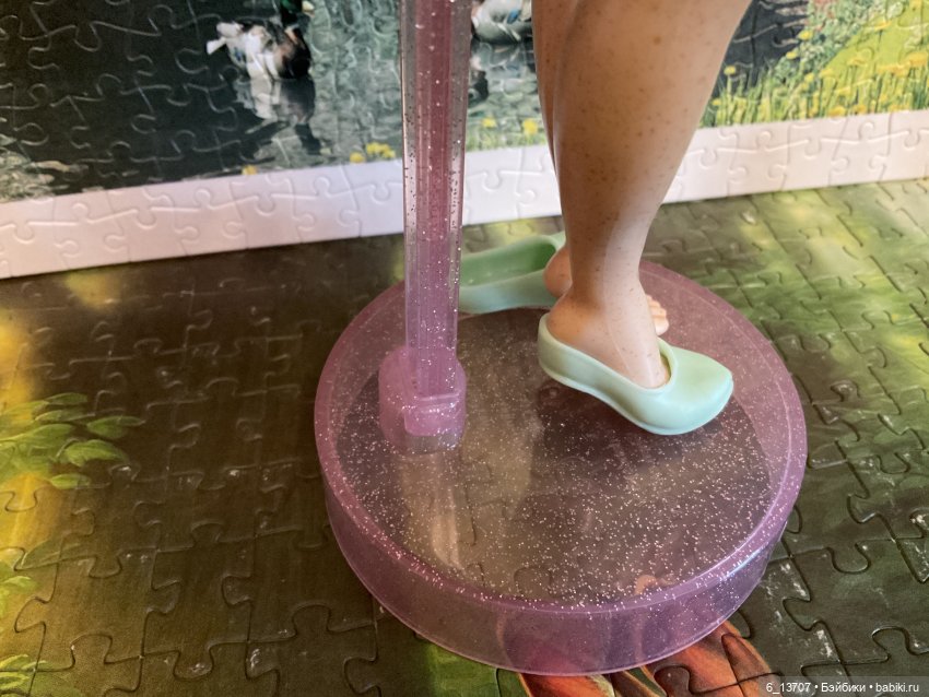 Rainbow 28 см. Обувь от других кукол