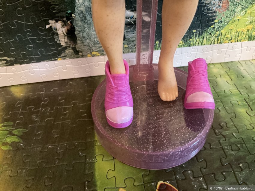 Rainbow 28 см. Обувь от других кукол