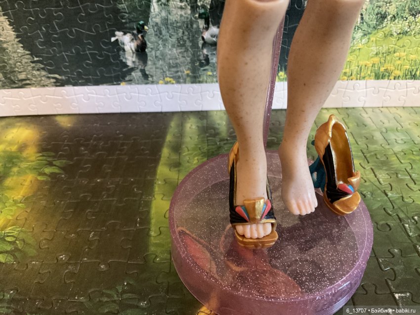 Rainbow 28 см. Обувь от других кукол (фото 4)