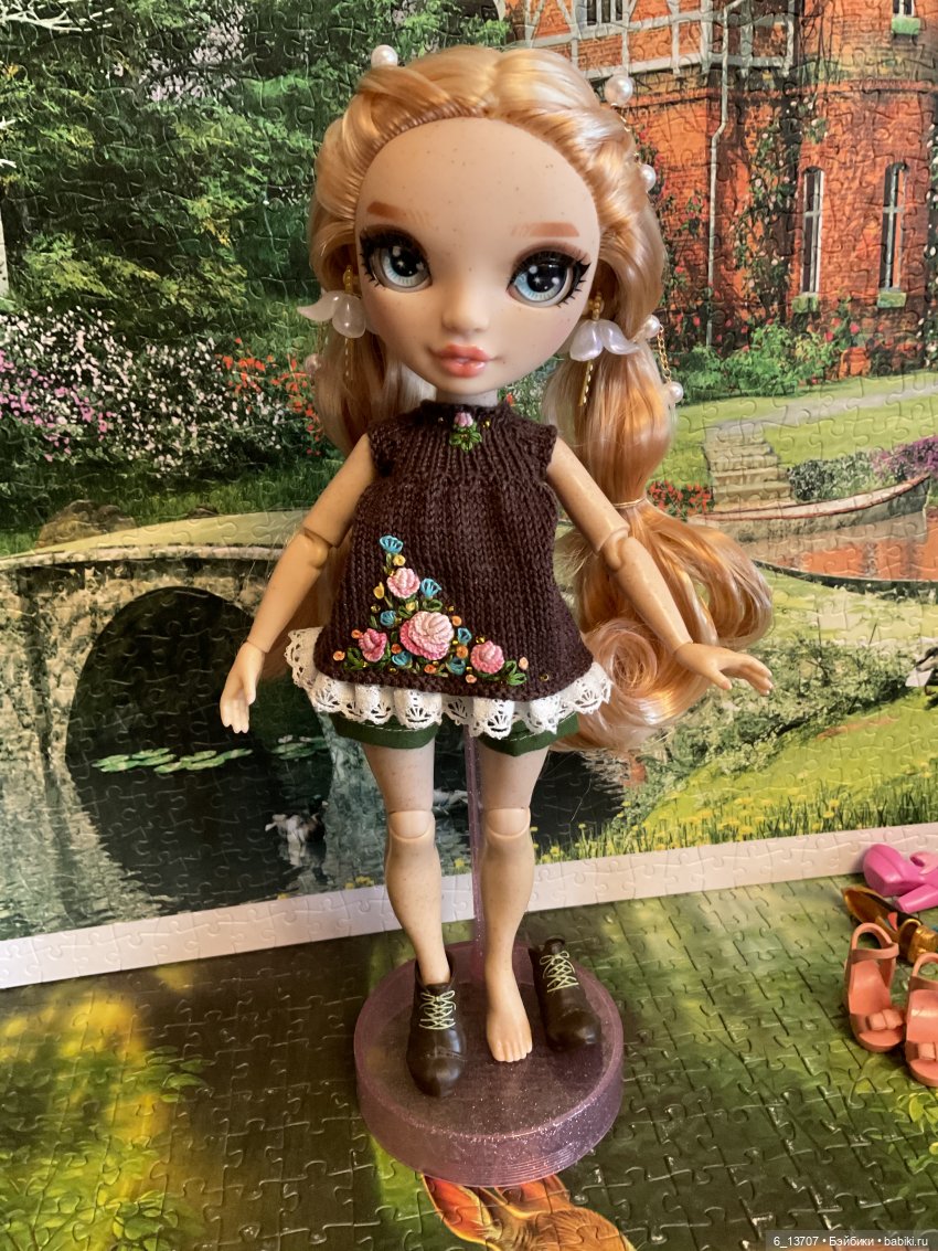 Rainbow 28 см. Обувь от других кукол