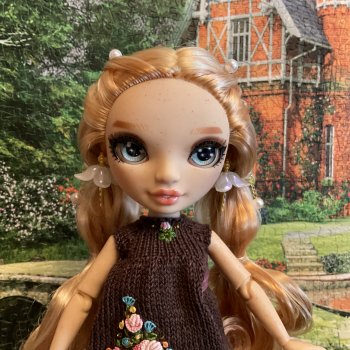 Rainbow 28 см. Обувь от других кукол