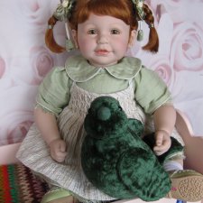 Сизокрылая голубка с куколками фирмы Adora