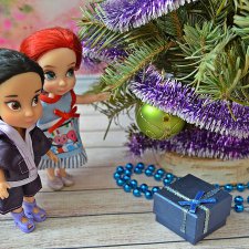 Малышки дисней аниматорс получают подарки на Новый год